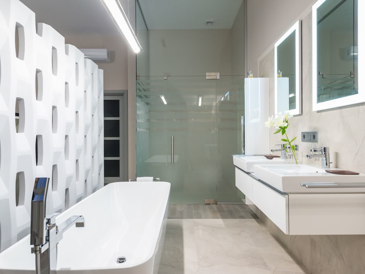 A bright, spotless bathroom with a clean tub and vanity